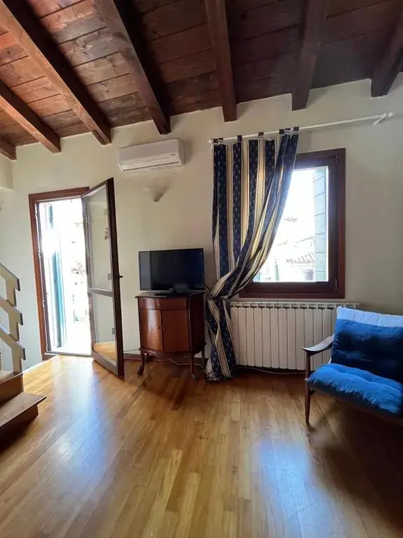 Romantic Rialto Apartment