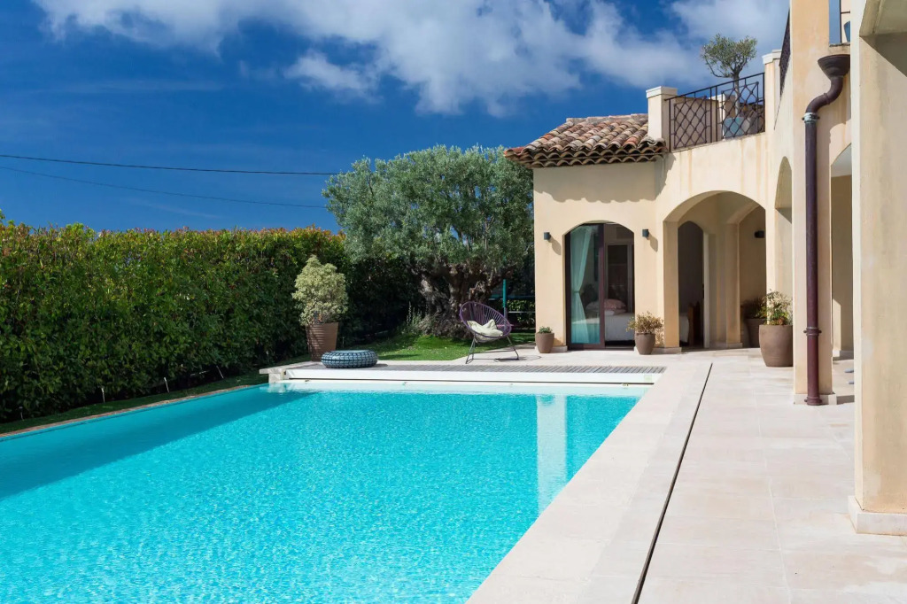 Villa J