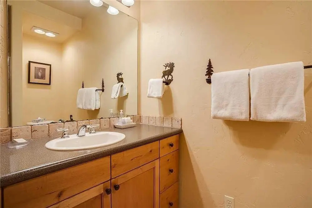 Tl2310 Spacious top Floor Residence! Winter Specials!