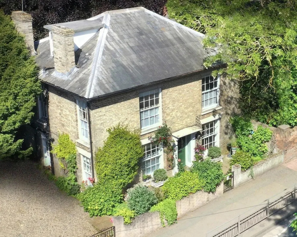 Billericay Georgian House, Sleeps 6 - Pet Friendly