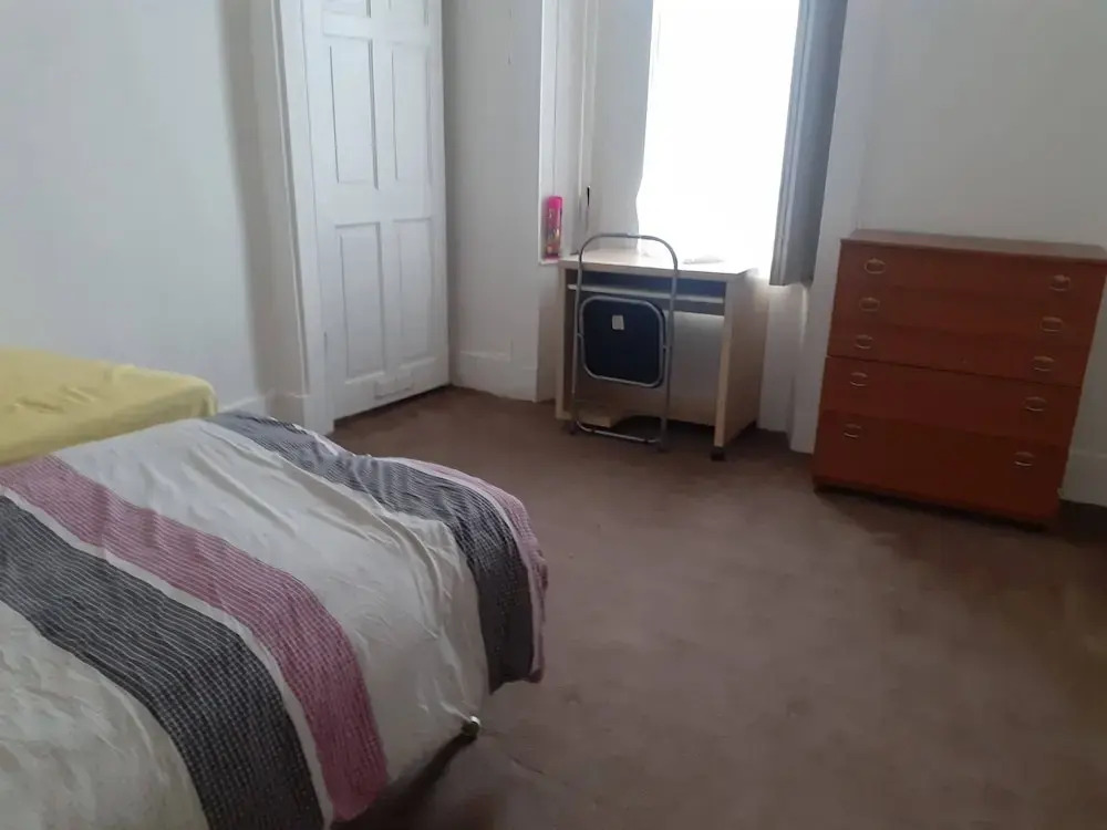 Spacious 2-bed Apartment in North of Glasgow