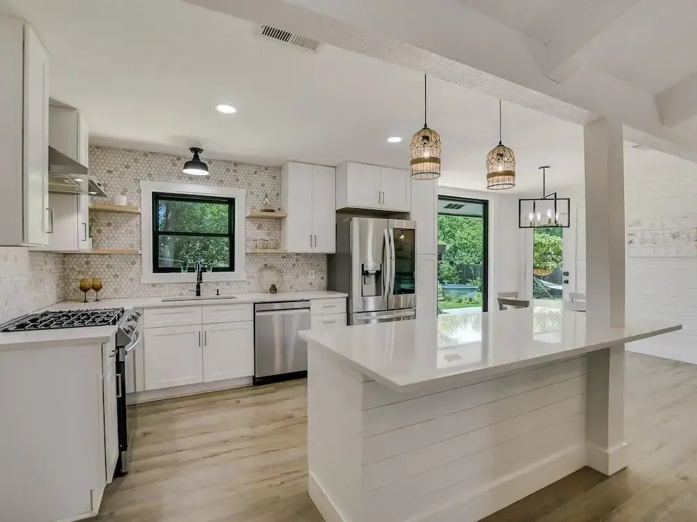 Charming Ranch Home Near Dell With Cocktail Pool