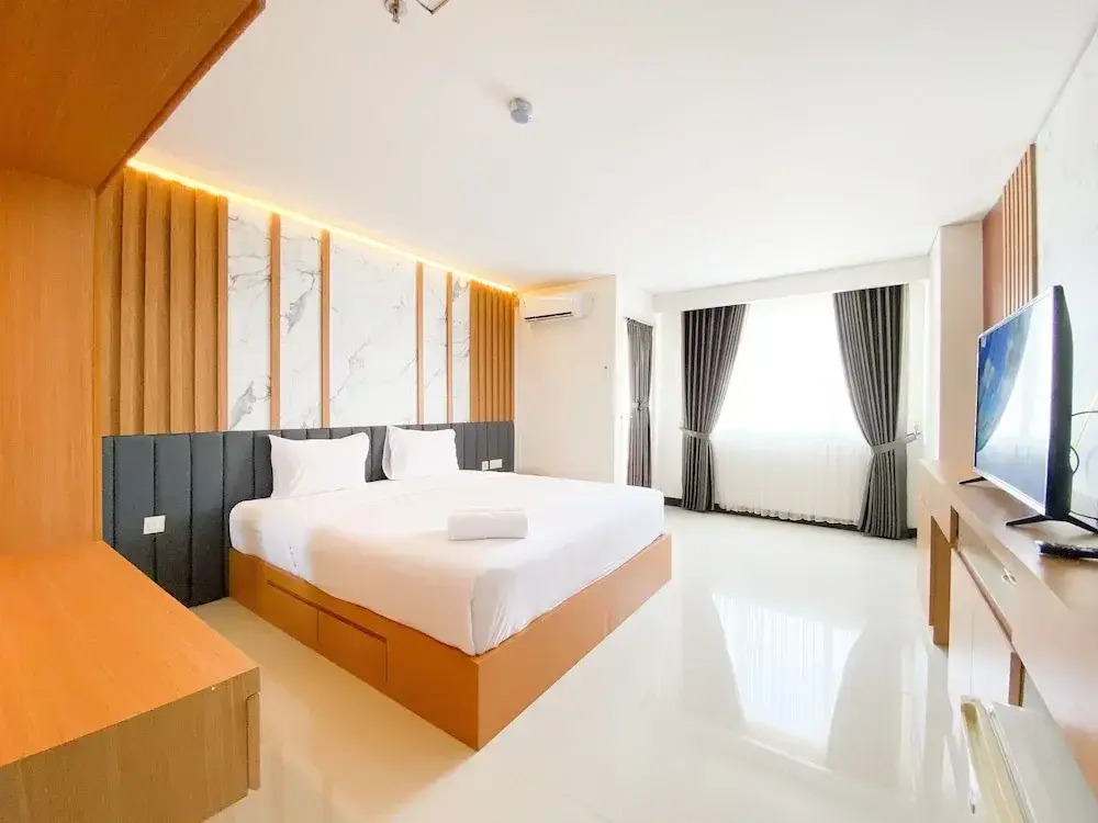 Homey And Strategic Studio (No Kitchen) At Sentraland Semarang Apartment