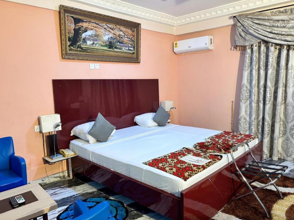 Royal Lee's Hotel