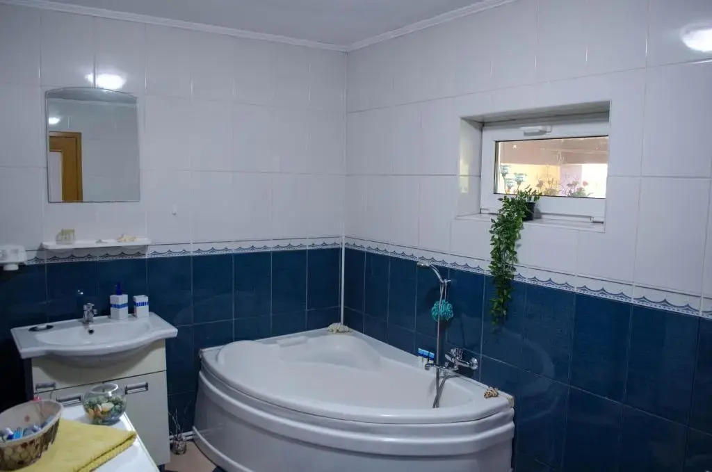 Collosal Apartment with Garden