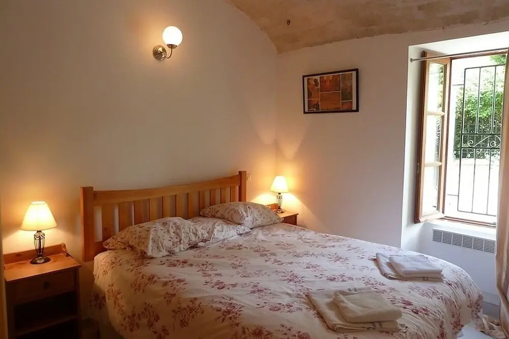 Large Ground Floor Apartment With 2 Bedrooms And A Big Terrace