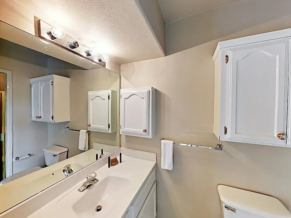 New Listing! Island W/ Pool, Walk To Beach 2 Bedroom Condo