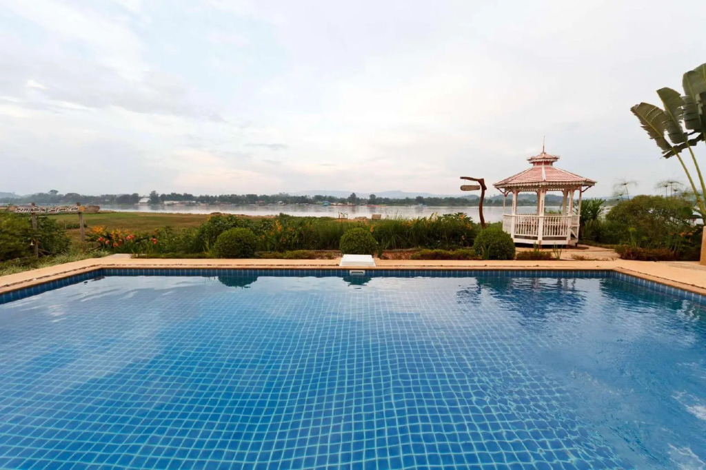 Gin's Maekhong View Resort & Spa