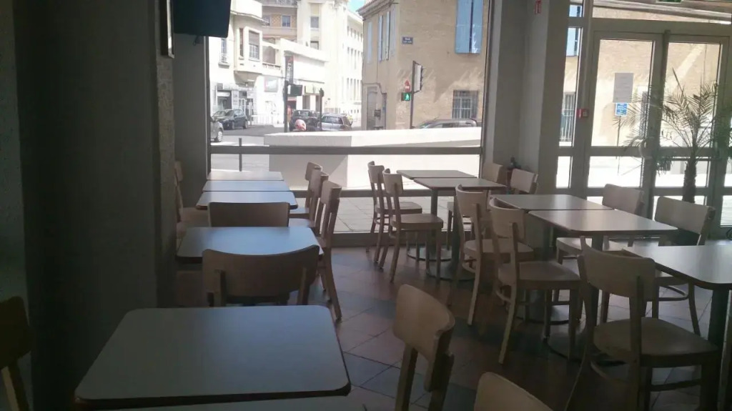 Отель B&B Nimes Centre Arène