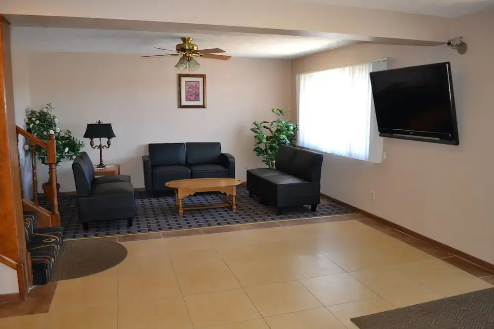 Sky Lodge Inn & Suites - Delavan