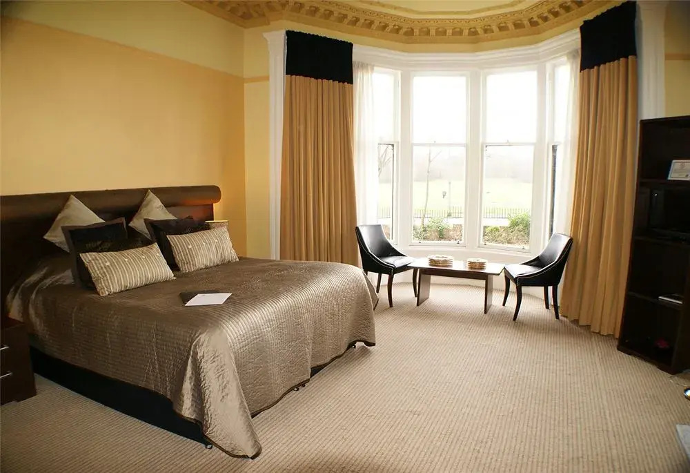 Number 10 Hotel