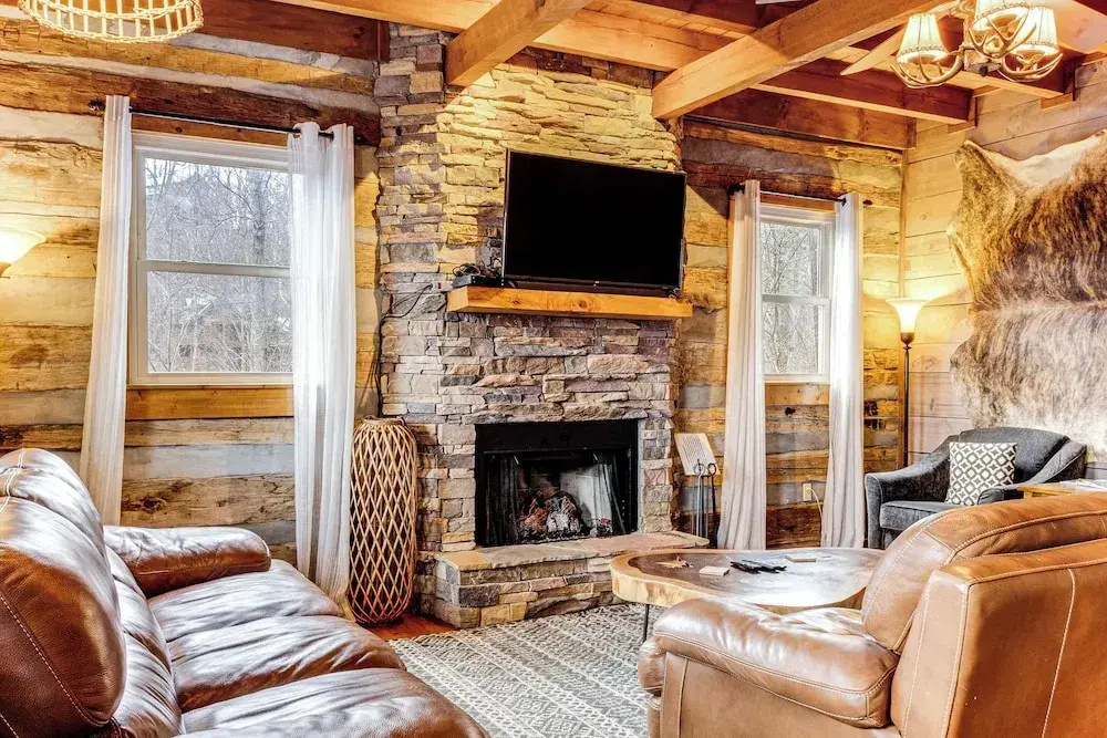 Spacious Gatlinburg Cabin w/ Hot Tub & Game Room!