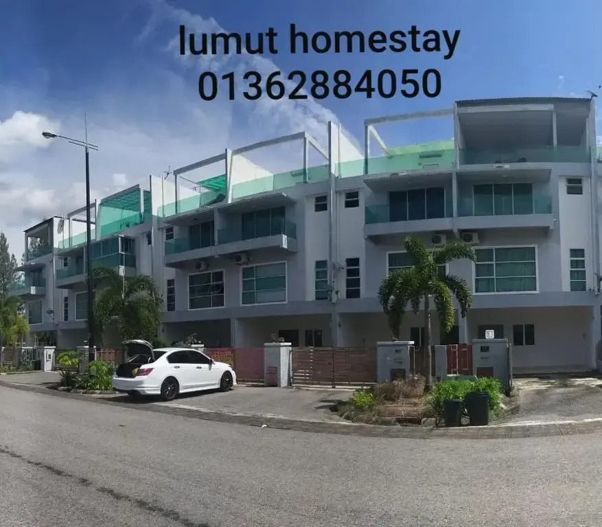 tiara bay marina island lumut 6 bilik inflatable swimming pool homestay bayu laut0136288405