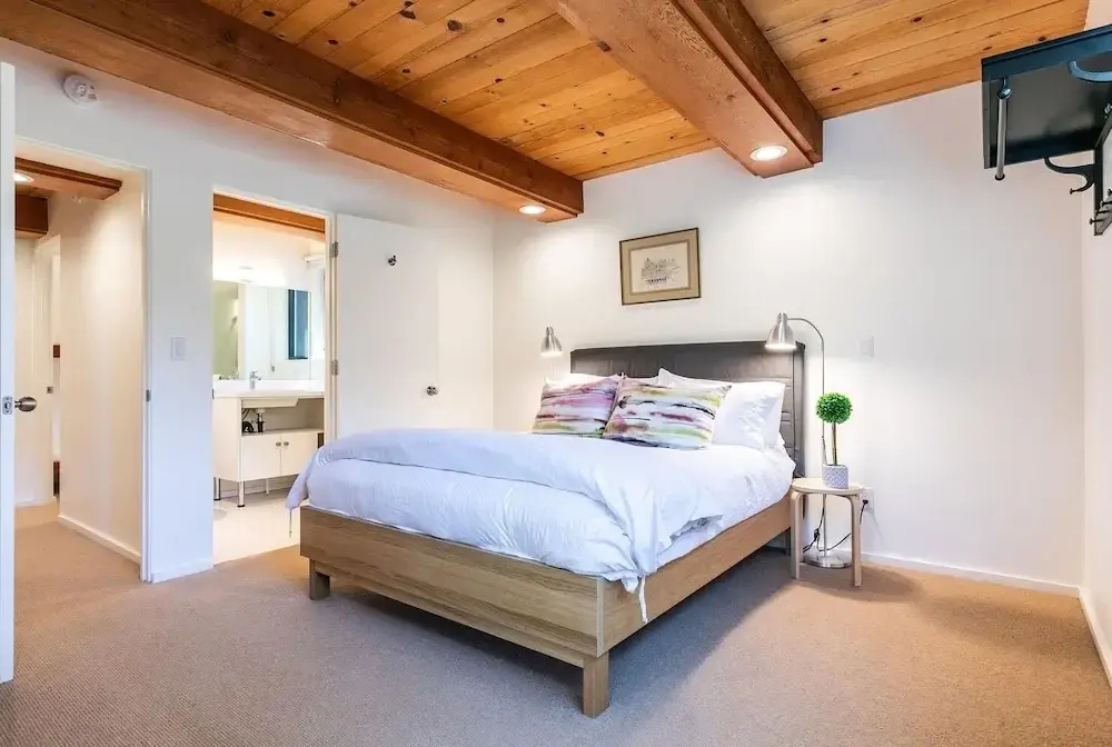 European-style Trapper Mc Nutt Private Home 5 Bedrooms 4 Bathrooms Hom