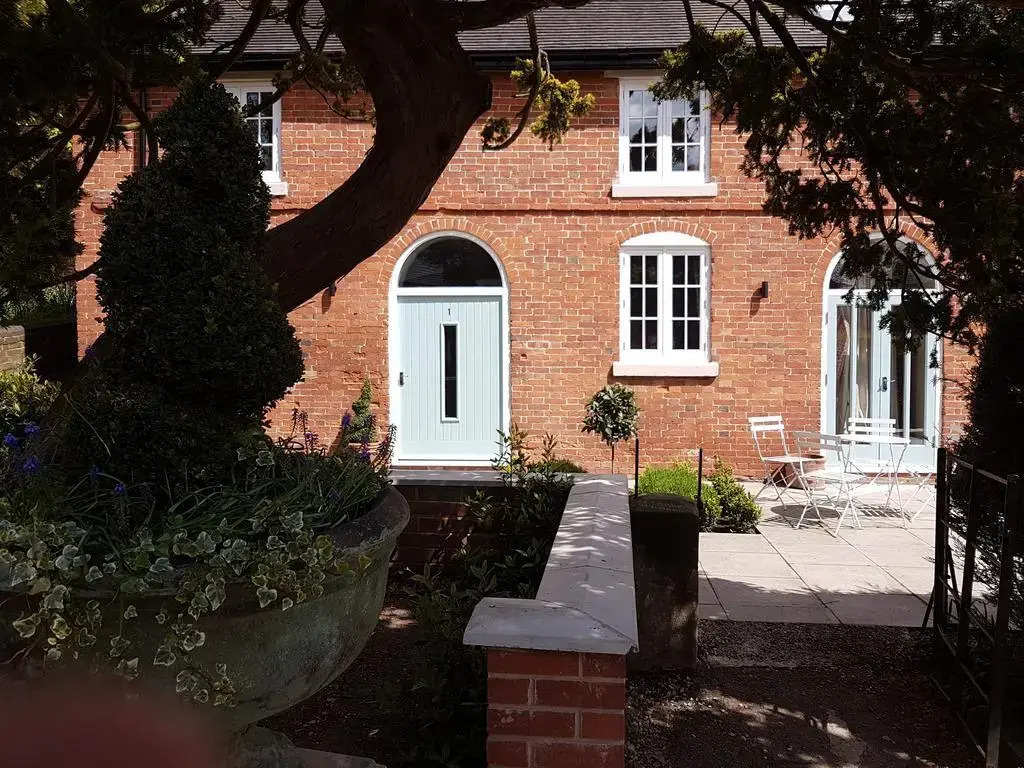 Meynell Mews