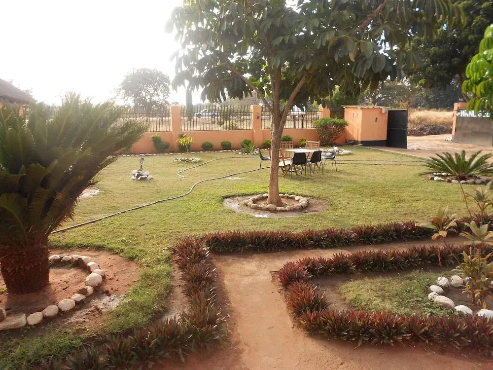 Wane Guest Lodge