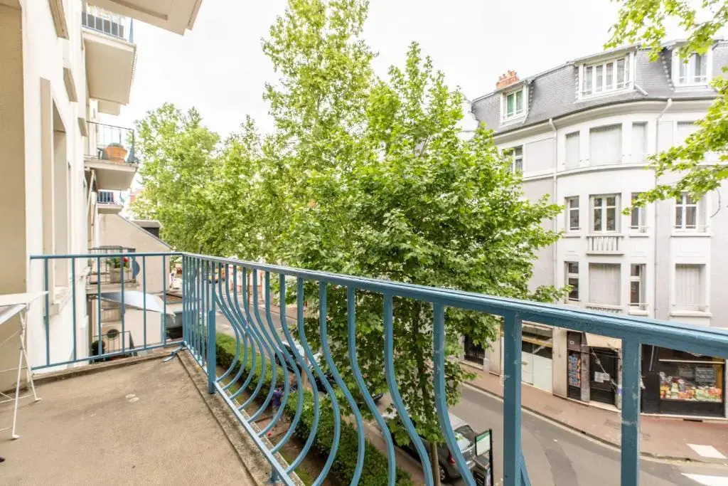 VICTORIA STANDING Calme, neuf et plein centre