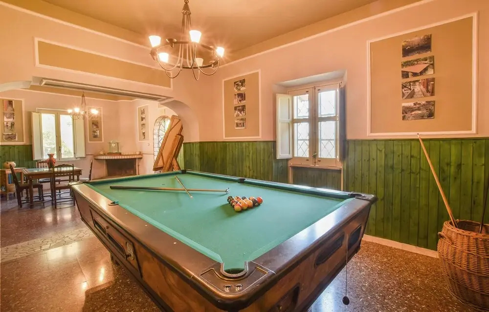 Stunning Home in Motta San Giovanni With Wifi and 4 Bedrooms