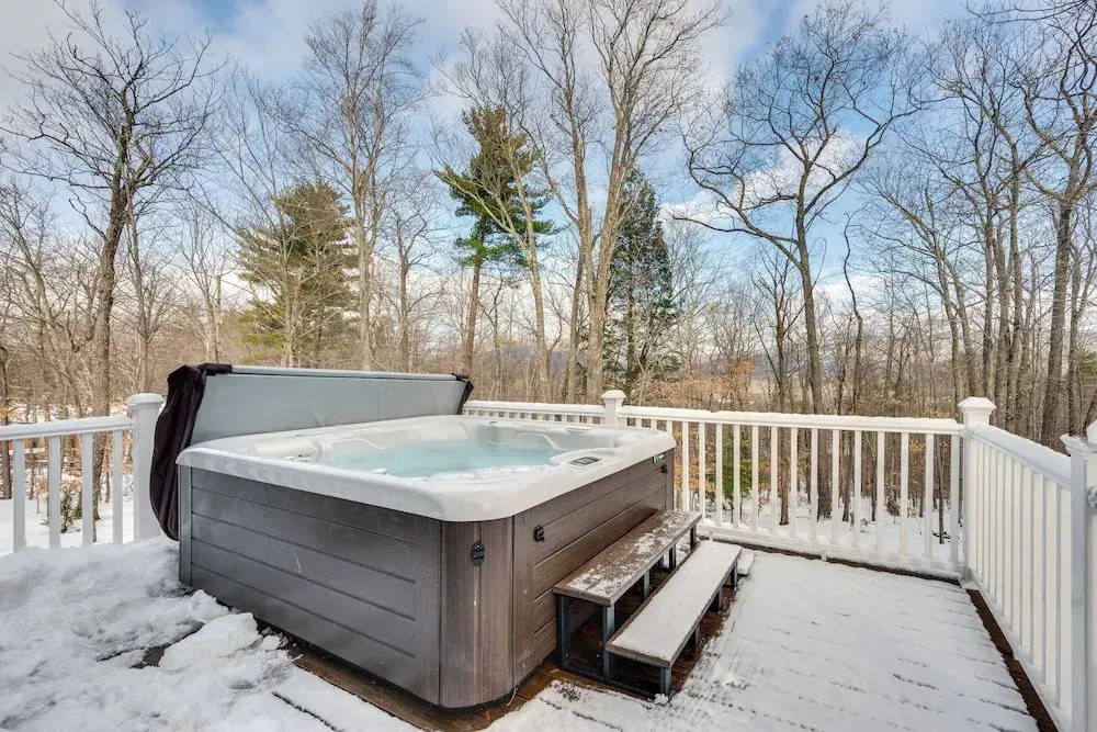 Mtn-view Gem w/ Hot Tub & Fire Pit in North Conway