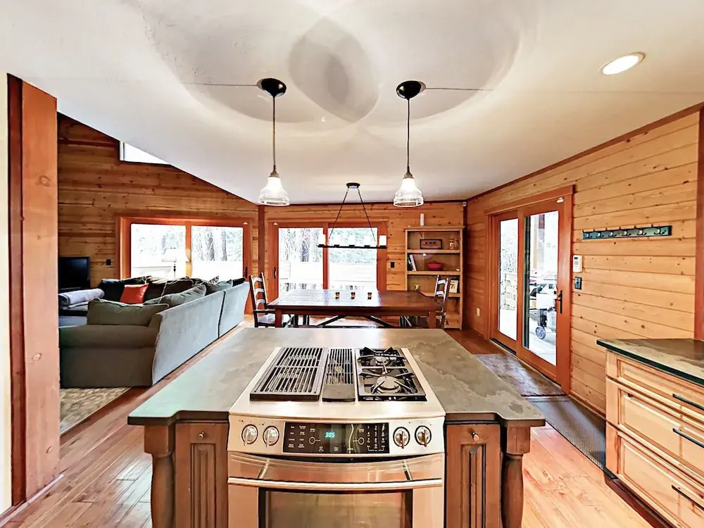 Herringbone Cabin 3 Bedrooms 2 Bathrooms Cabin
