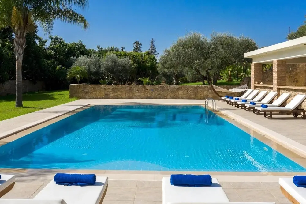 Melitini in Souda With 7 Bedrooms and 6 Bathrooms