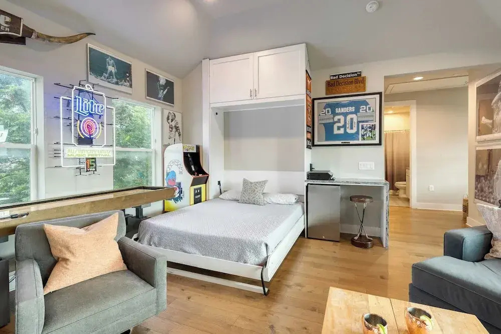 Town Lake Townhouse by Avantstay Hot Tub, Game Room & Skyline Views