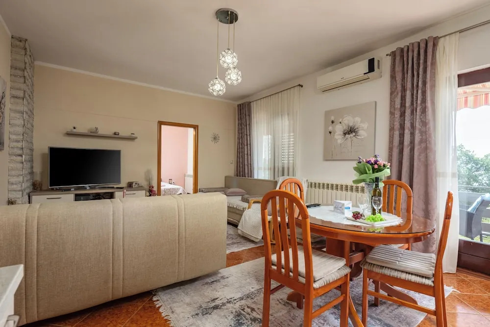 Kostrena Apartment Maja