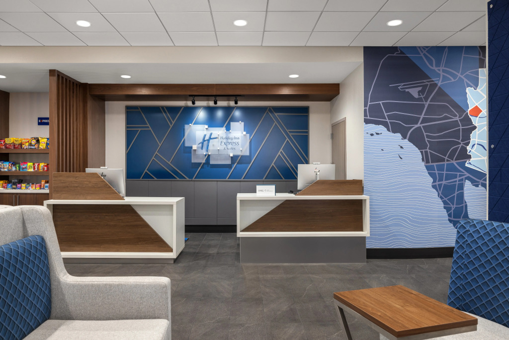 Holiday Inn Express & Suites Phoenix - Midtown, an IHG Hotel