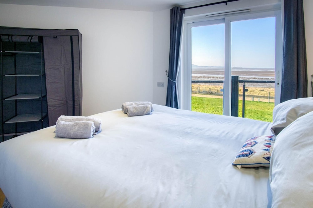 Ocean View - 2 Bedroom Apt - Llanelli