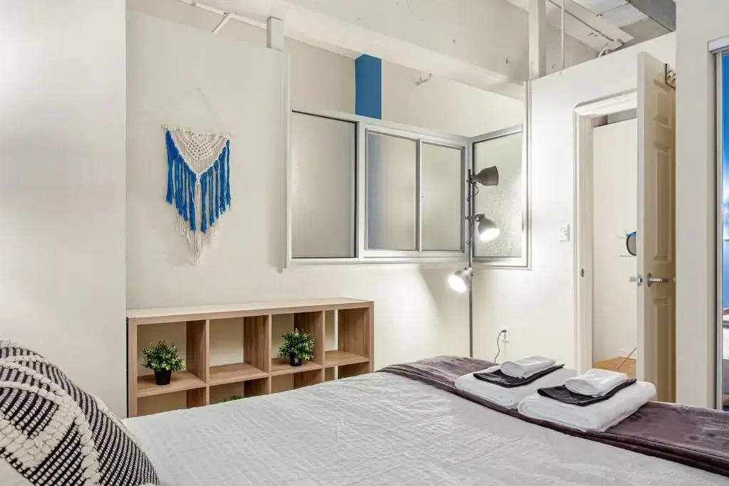 2BR Hip Downtown Apt + Apple TV + Wifi + Gym