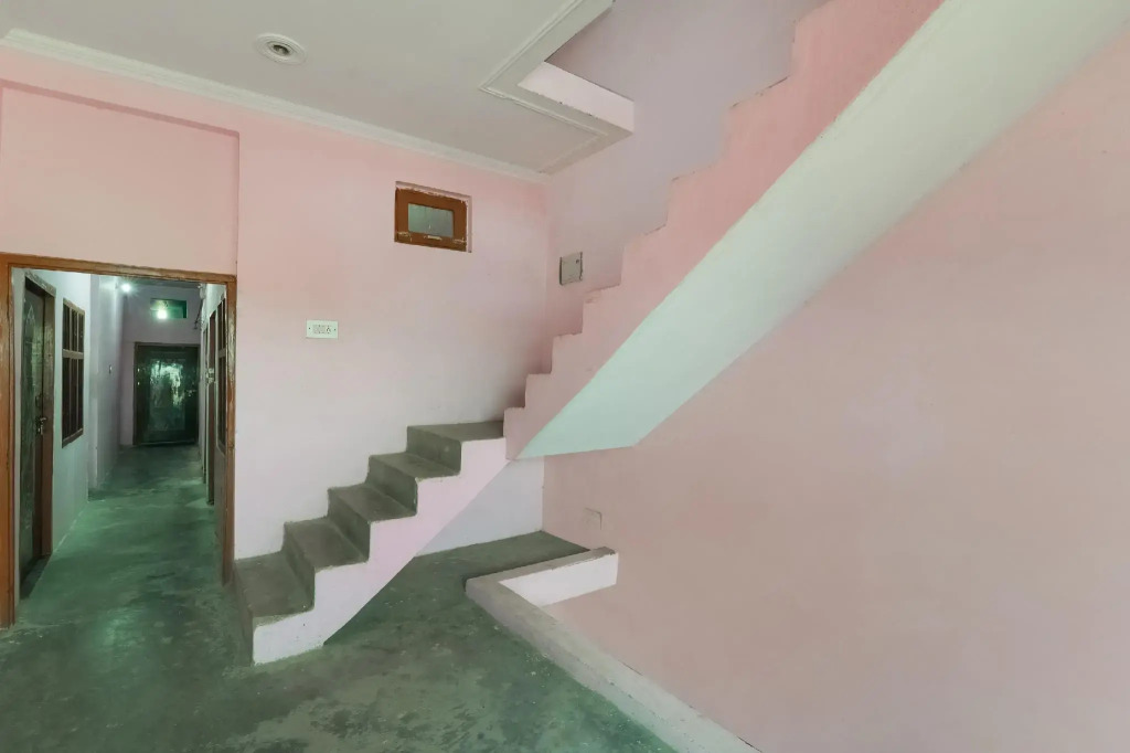 OYO 75967 Red Building Guest House
