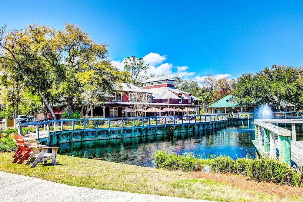 Bright & Airy Dog-friendly Condo W/shared Pool, Free Wifi, Central AC, & W/D