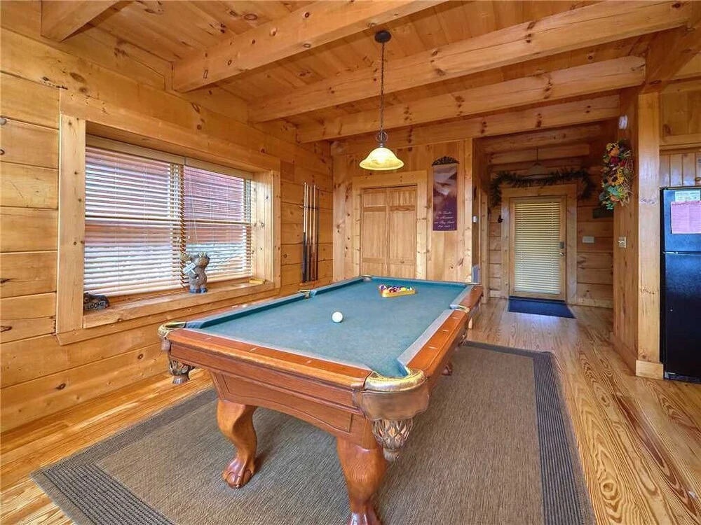 Bear Pause II - Three Bedroom Cabin
