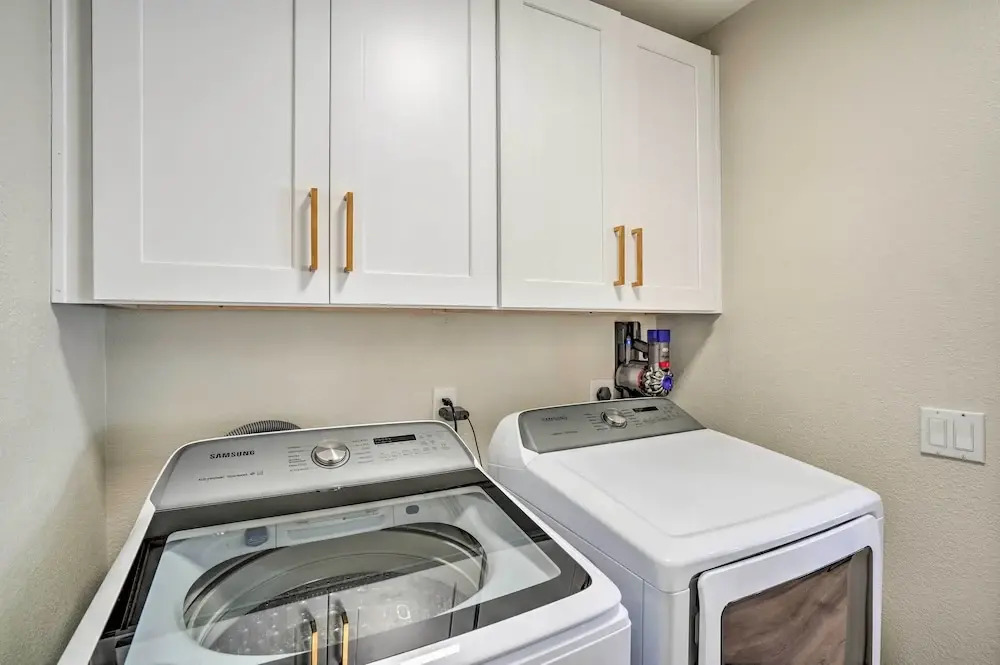 Pool, Putting Green & Furnished Patio: Phoenix Gem