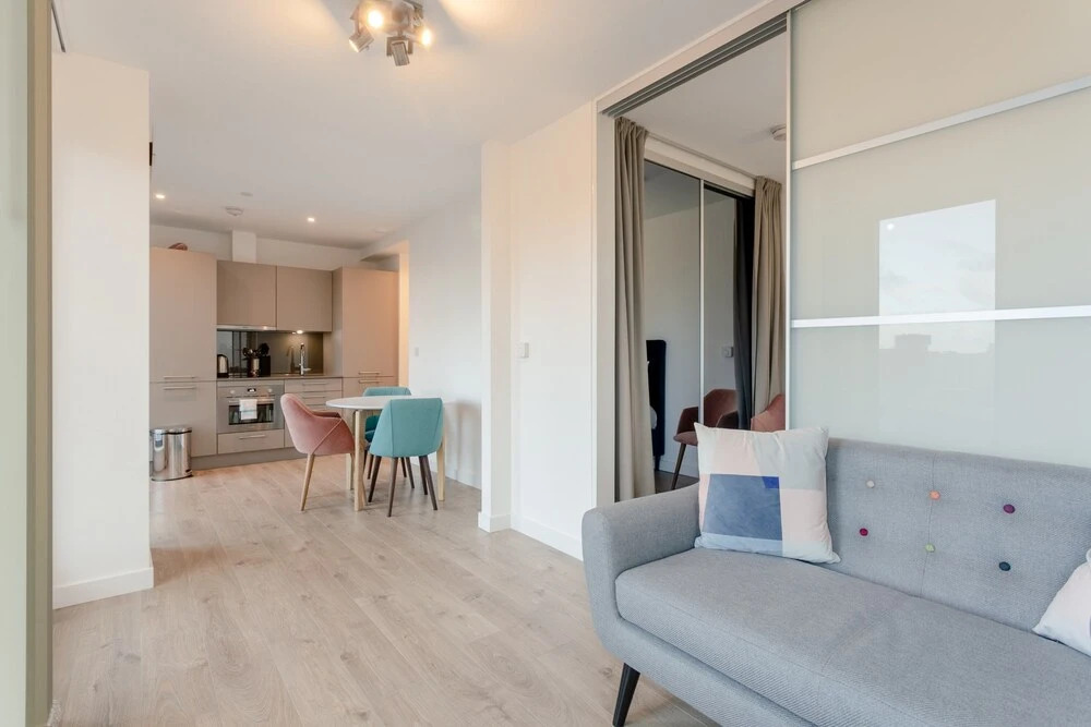 Modern 1 Bedroom Apartment With Views in Stratford
