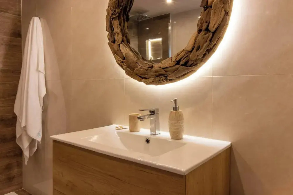 Room in Guest Room - Private Room With Beautiful sea View