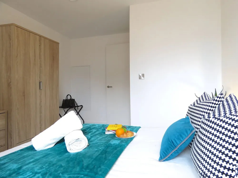 Tudors eSuite Grand Central Aparthotel