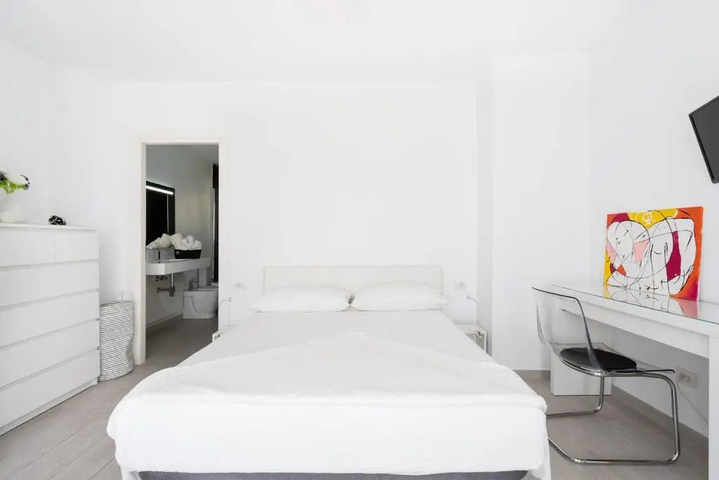 The White Heart House – Attic Sea View
