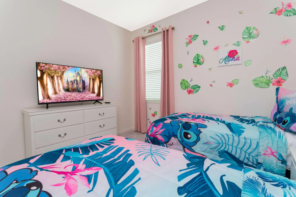 Large themed bedroom home near Disney