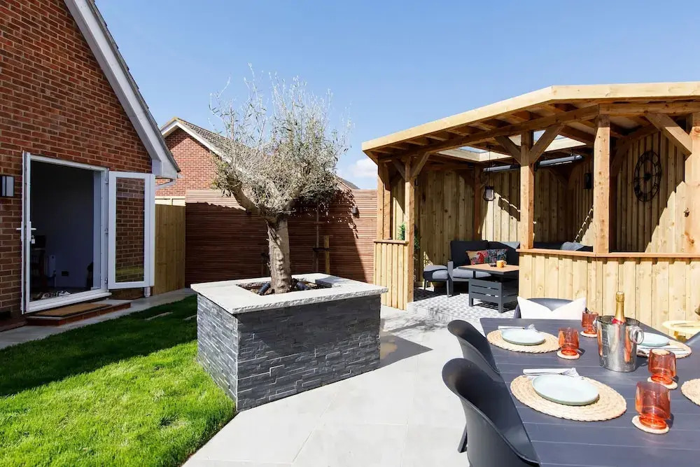 Coastal Retreat for 6 Close to Beaches