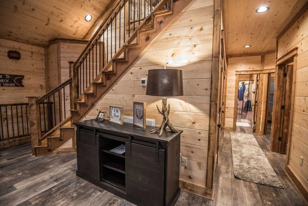 All Decked Out Cabin in the Woods With Fireplace, Bbq, and Swing Bed by Redawning