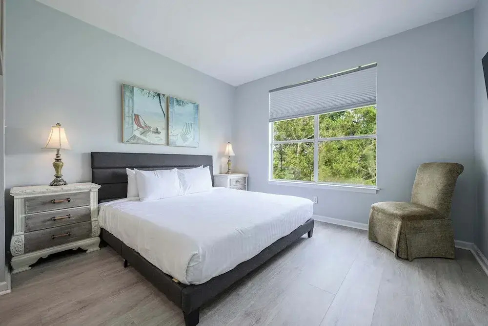 Sunshine & Whiskey Condo for 6 With Resort Amenities Near Grand Boulevard