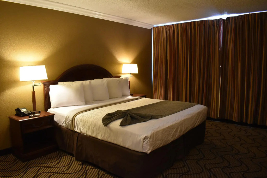 Jack London Inn