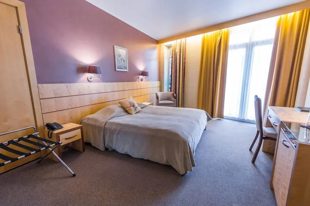 Royal Square Hotel & Suites