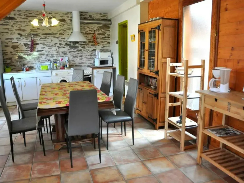 Gîte 13 pers. avec patio, proximité Parc du Pilat, animaux admis, parking - FR-1-496-72
