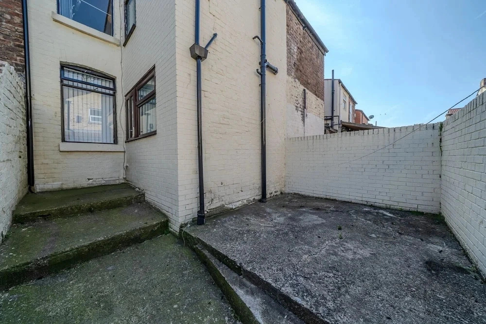 Sleeps 6 Spacious 3 Bed House w/ Free Parking