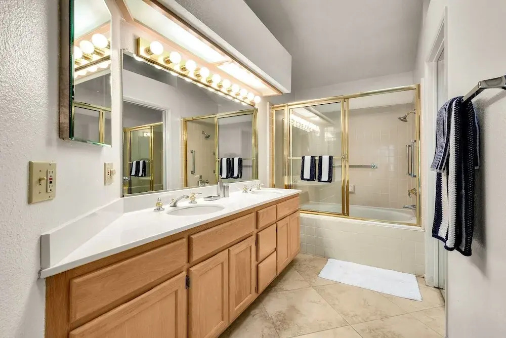 Elegant Fairway Condo #16-18 2 Bedrooms 2 Bathrooms Condo