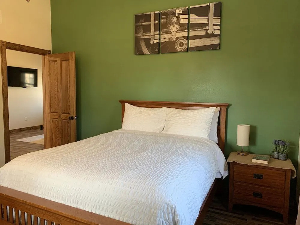 Trailhead Suites
