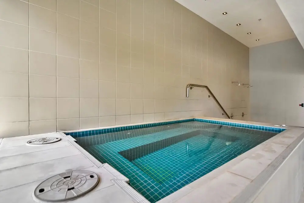 QV Deluxe Waterside Apartment - 851