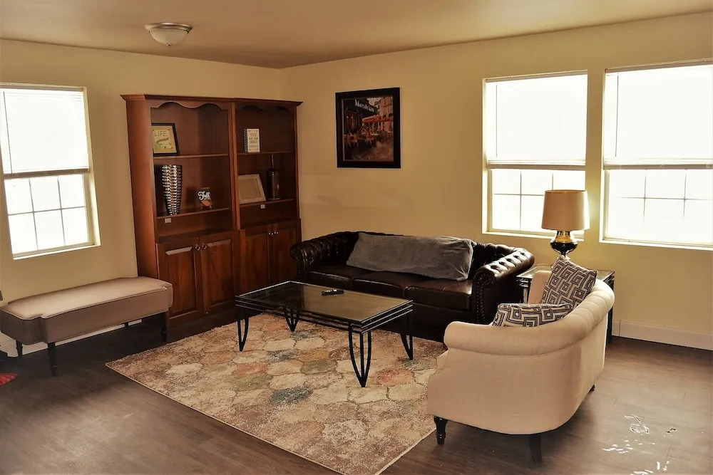 The Gateway - a Beautiful Relaxing Three Bedrooms Apartment